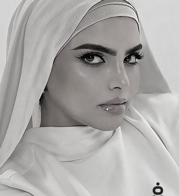 صور سارة الودعاني  بالحجاب