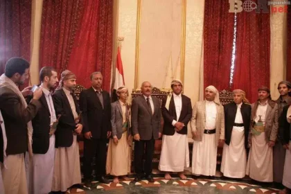 صور من جنازة خالد الرضي وحضور تشييع جثمان العقيد خالد الرضي يتقدمهم علي عبدالله صالح