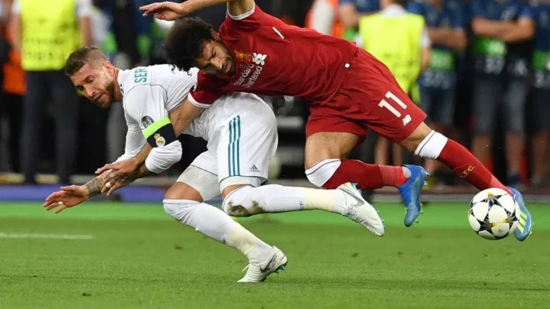 صور اصابة محمد صلاح في مباراة ريال مدريد وليفربول | alyemenalghad.news