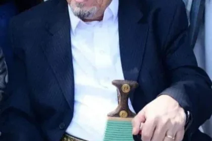 سبب وفاة الشيخ صادق الاحمر ومتى موعد جنازة صادق الأحمر من هو صادق الأحمر