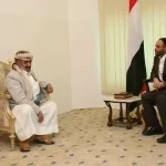 مهدي المشاط ويحيي علي عايض في إجتماع