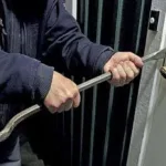 لص يعتذر بعد سرقته منزلاً في اليمن