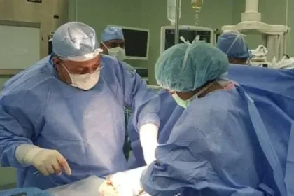 جراحة نادرة لاستئصال ورم نادر تنقذ حياة فتاة بحفر الباطن