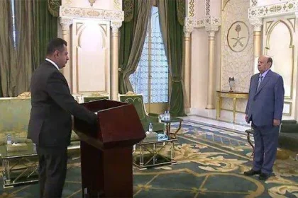 رئيس الوزراء الجديد معين عبد الملك يؤدي اليمين الدستوري أمام الرئيس هادي
