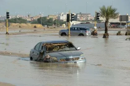 الكويت تغرق بسبب الأمطار التي هطلت خلال الأيام الماضية
