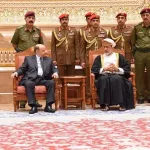 الرئيس عبده ربه منصور هادي يصل إلى مسقط لتقديم واجب العزاء