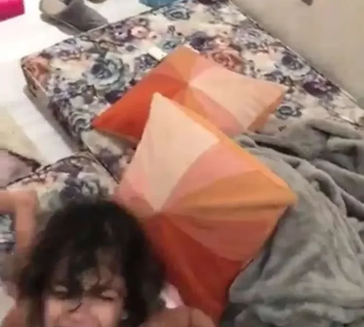 خادمة تعذب طفلة فيديو من هي الطفلة