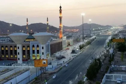 الغرامات المفروضة على 16 مخالفاً لدخولهم الأماكن المقدسة دون إذن