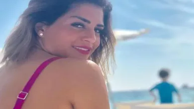 منه فضالي تظهر بشكل مفاجئ يثير الجدل