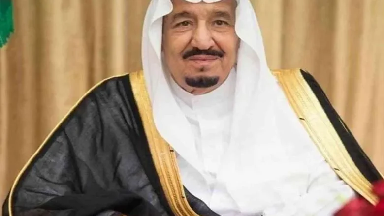 الملك سلمان وولي عهده يبعثان برسالتين إلى الرئيس عبد الفتاح السيسي الملك سلمان عبد العزيز يترأس اجتماع مجلس الوزراء بالمستشفى