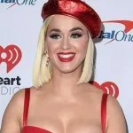 سعر المايوه الفوشيا الذي ظهرت به كاتي بيري