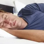 رؤية شخص ميت في الحلم وهو حي للرجل