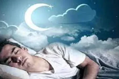 رؤية شخص ميت في الحلم وهو حي للشاب