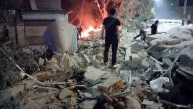 غارة جوية إسرائيلية تقتل 7 مدنيين في ضاحية دمشق وتستهدف مسؤولًا بحزب الله | alyemenalghad.news