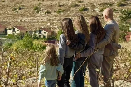 نانسي عجرم تنشر صور مع عائلتها لتنهي شائعة انفصالها من زوجها