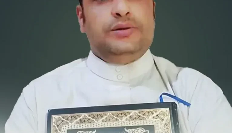 لطف الفتاحي إعلامي يمني يُهدد بالإنتحار مع أطفاله شاهد قصته تويتر فيس بوك لطف الفتاحي