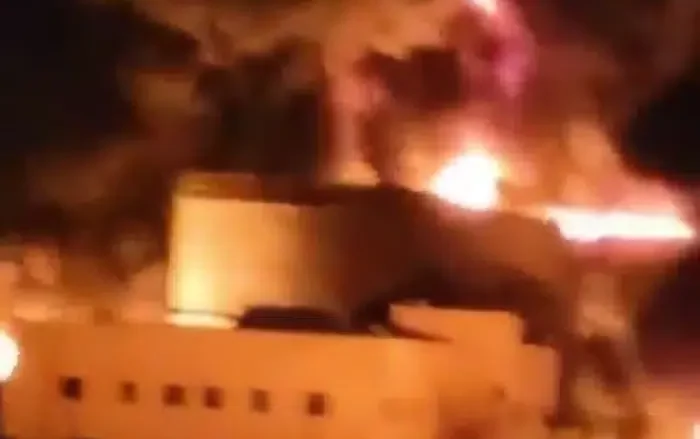 غارات إسرائيلية تستهدف منشآت نفطية في الحديدة باليمن غارات إسرائيلية تستهدف منشآت نفطية في الحديدة باليمن