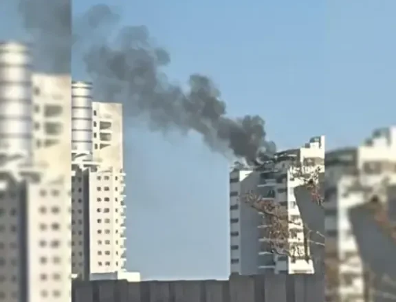 لحظة استهداف مبنى في تل أبيب بطائرة مسيرة يمنية فيديو متداول لحظة استهداف مبنى في تل أبيب بطائرة مسيرة يمنية فيديو متداول | alyemenalghad.news