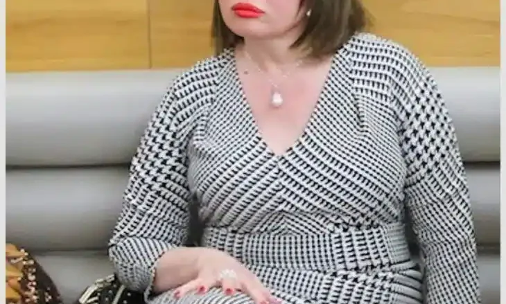 من هي الفنانة إلهام شاهين كم عمرها ومن هو زوجها الفنانة إلهام شاهين