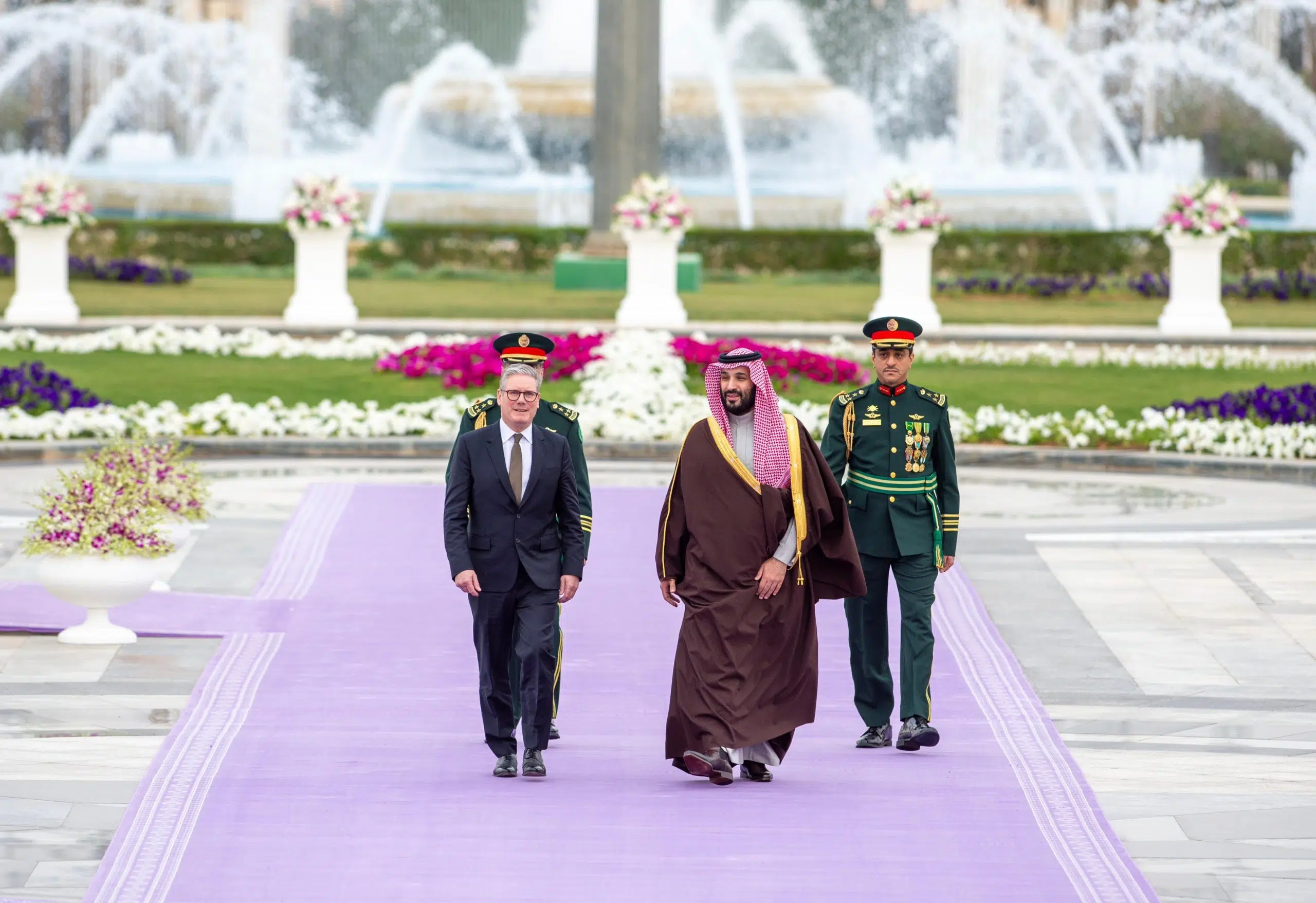 ولي العهد السعودي الأمير محمد بن سلمان يستقبل رئيس الوزراء البريطاني في قصر اليمامة بالرياض