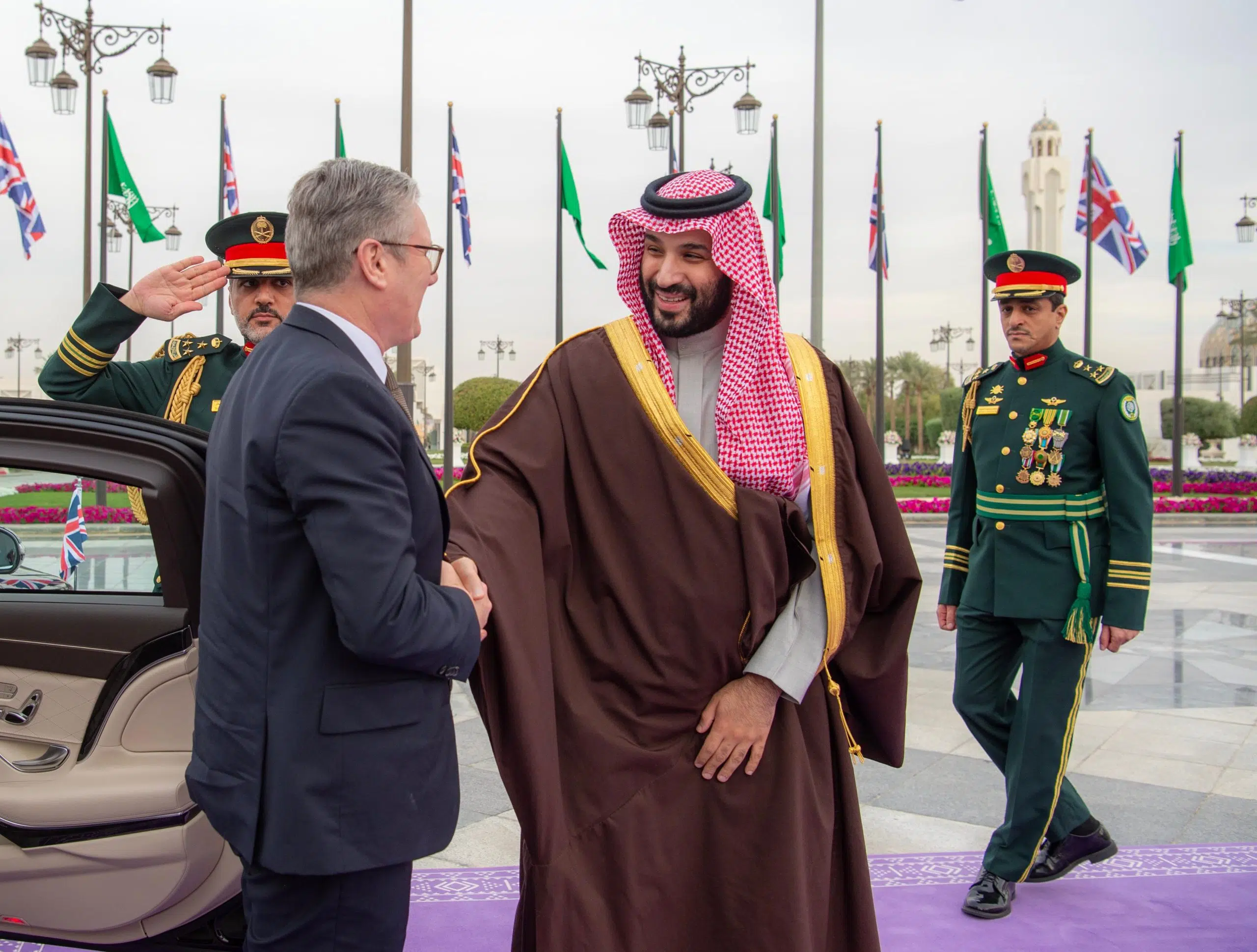 ولي العهد السعودي الأمير محمد بن سلمان يستقبل رئيس الوزراء البريطاني في قصر اليمامة بالرياض