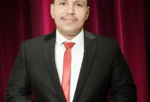 الصحفي احمد ماهر