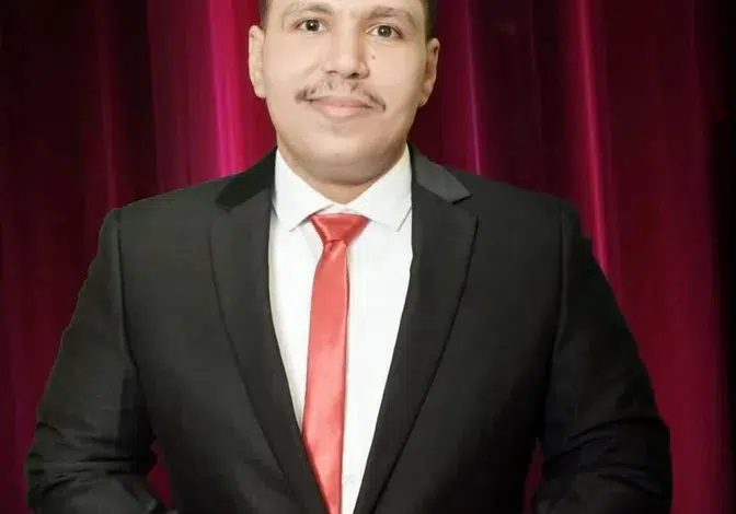 الصحفي احمد ماهر