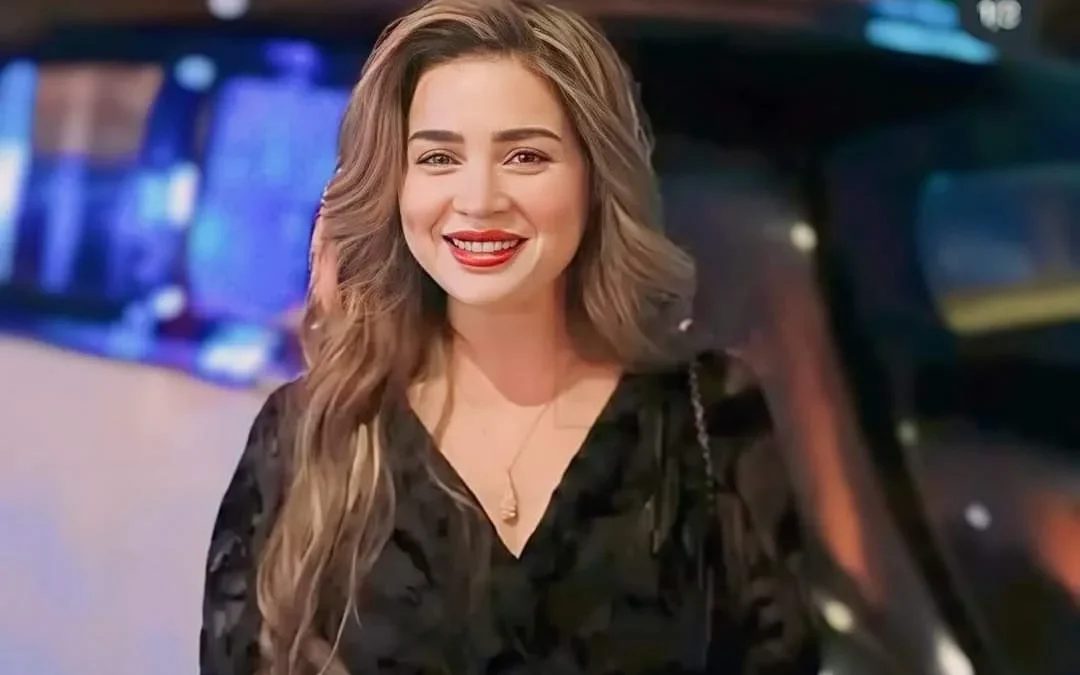 مي عز الدين تظهر