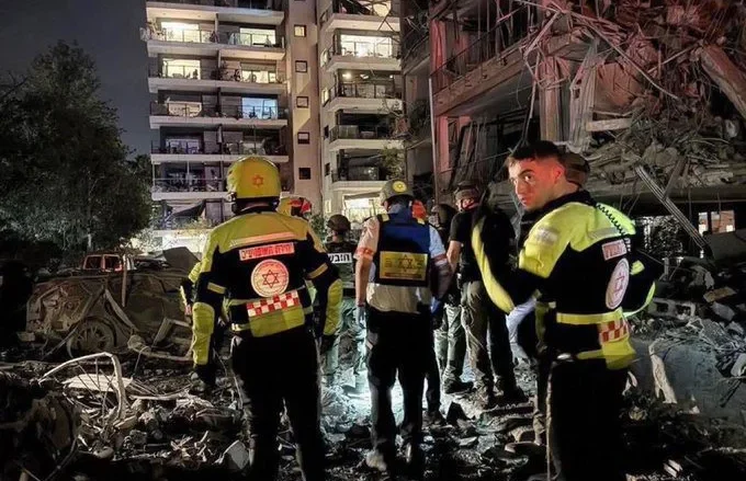 دمار غير مسبوق في تل أبيب جراء القصف من إيران دمار غير مسبوق في تل أبيب