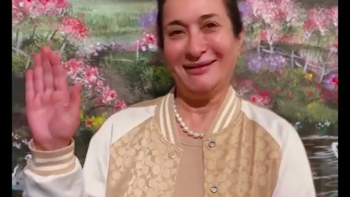 منال العالم بدون حجاب