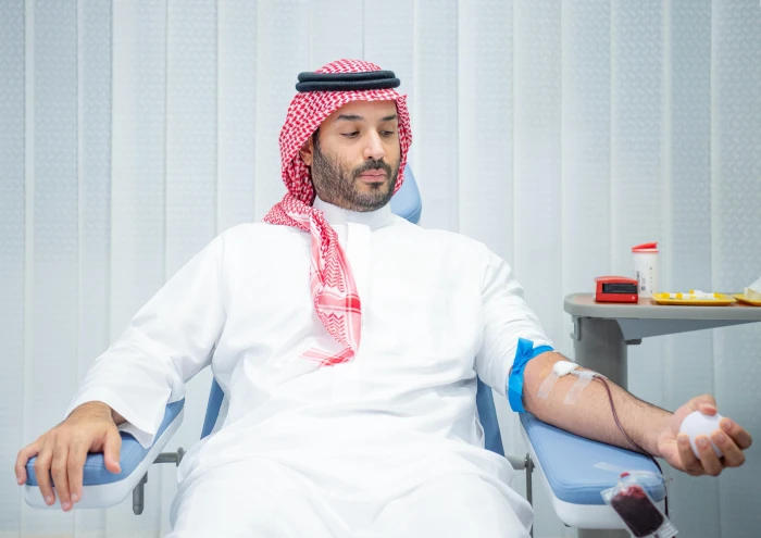 الأمير محمد بن سلمان يتبرع بالدم الأمير محمد بن سلمان يتبرع بالدم