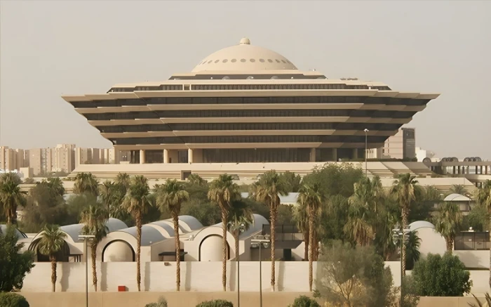 تنفيذ حكم القتل تعزيرًا بحق مواطنين أقدما على قتل طفلتهما في مكة المكرمة تنفيذ حُكم القتل تعزيرًا بالمواطن "ضيف الله الشمراني" و "سارة بنت دلمخ" لقيامهما بقتل ابنتهما في مكة